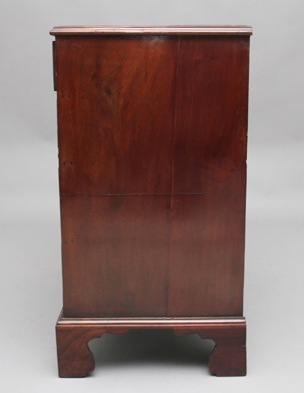 18th Century mahogany chest of drawers View VI