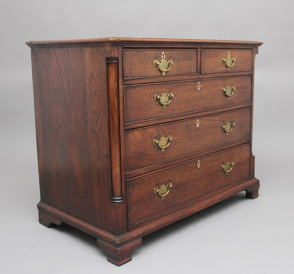 18th Century oak chest of drawers View II