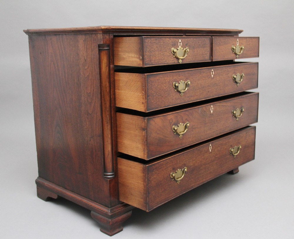 18th Century oak chest of drawers View III