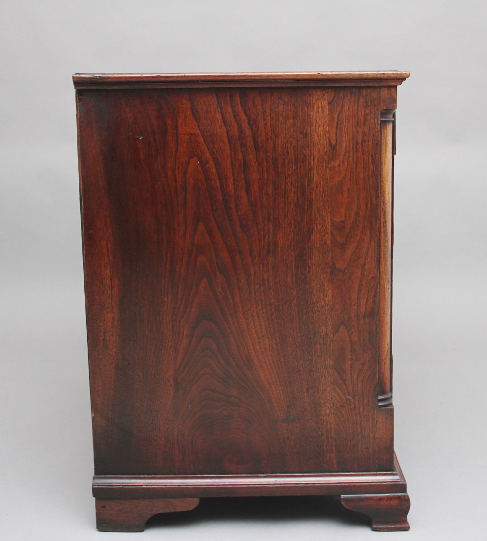 18th Century oak chest of drawers View IV
