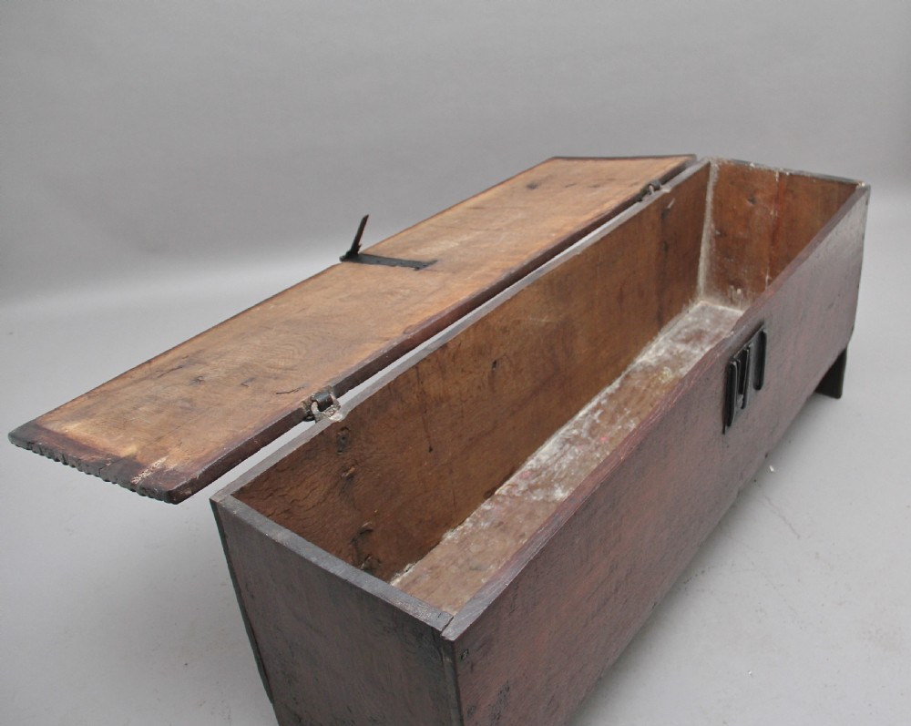 17th Century narrow oak coffer View VI