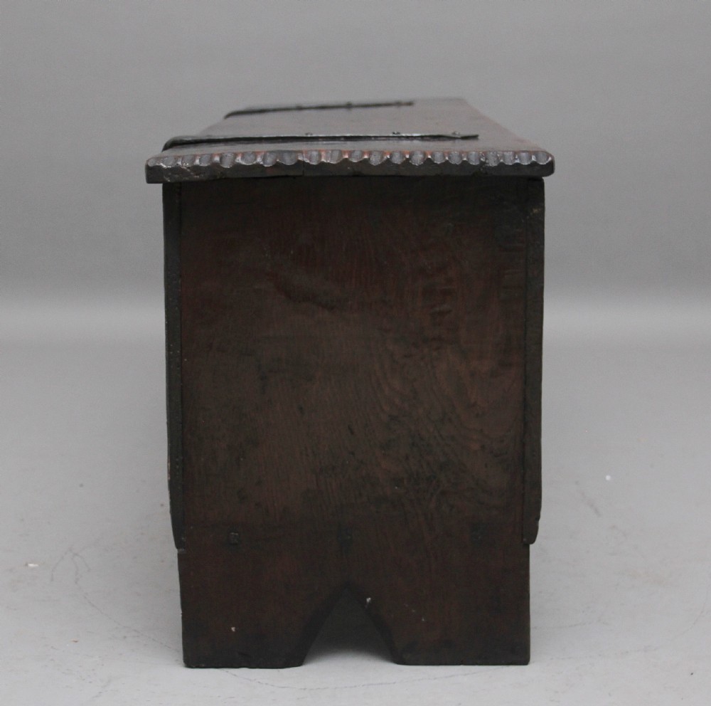 17th Century narrow oak coffer View VII