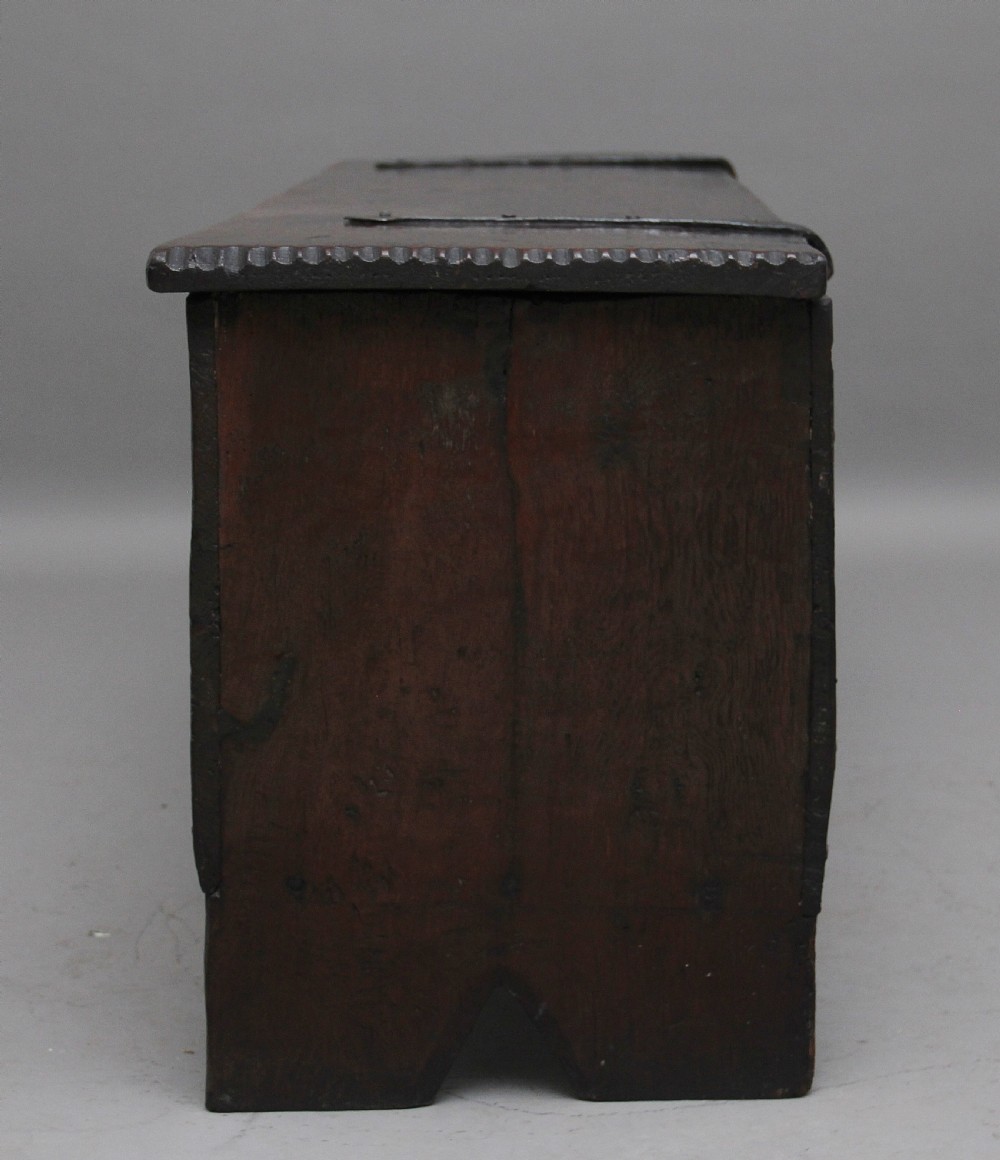 17th Century narrow oak coffer View IX