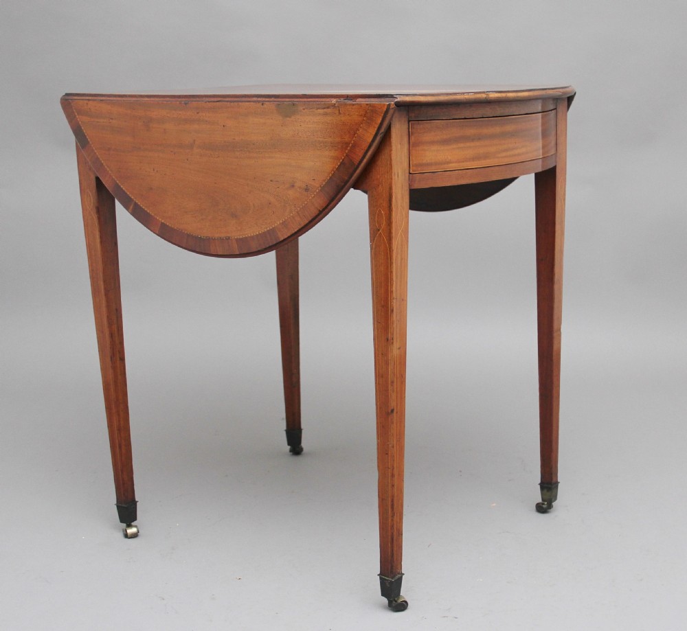 Early 19th Century mahogany Pembroke table