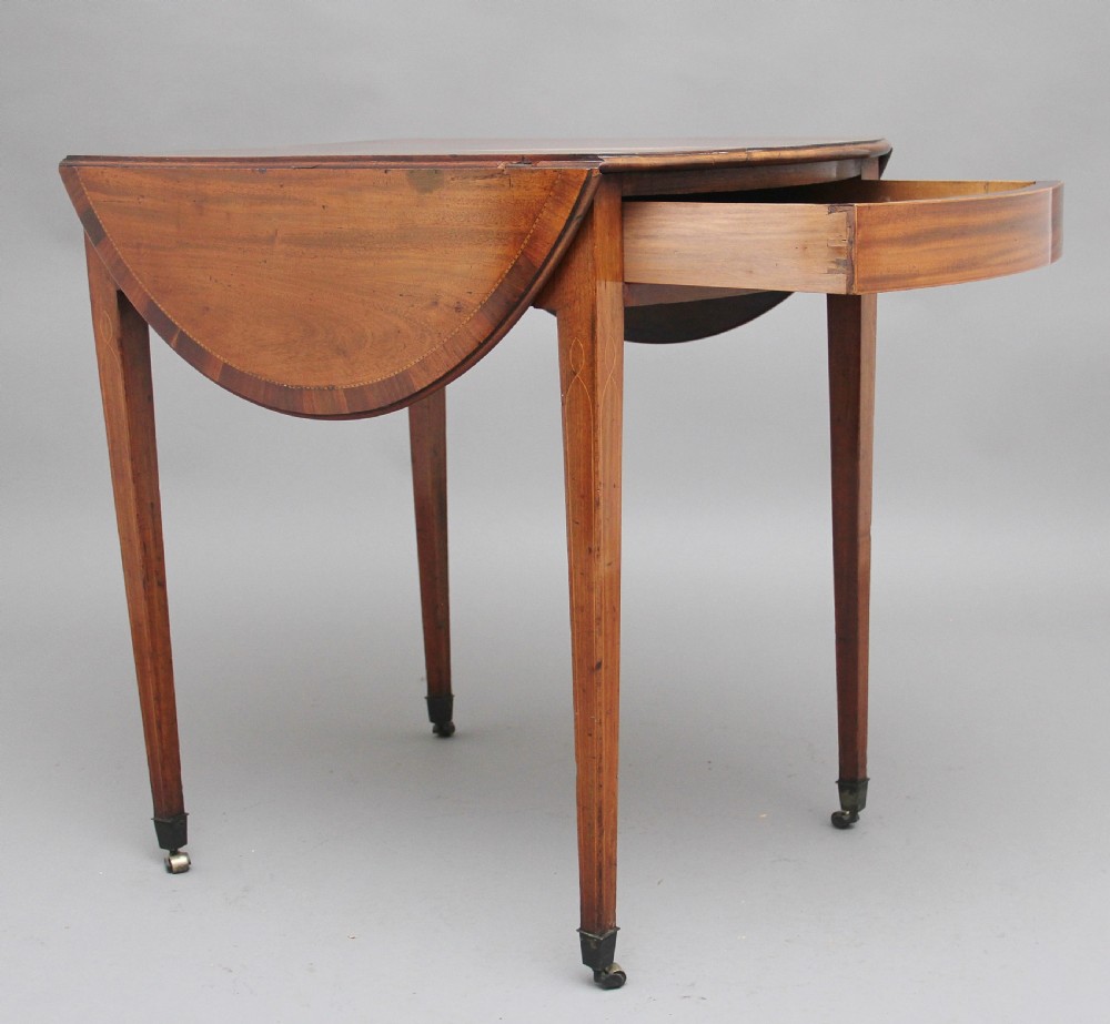 Early 19th Century mahogany Pembroke table View II