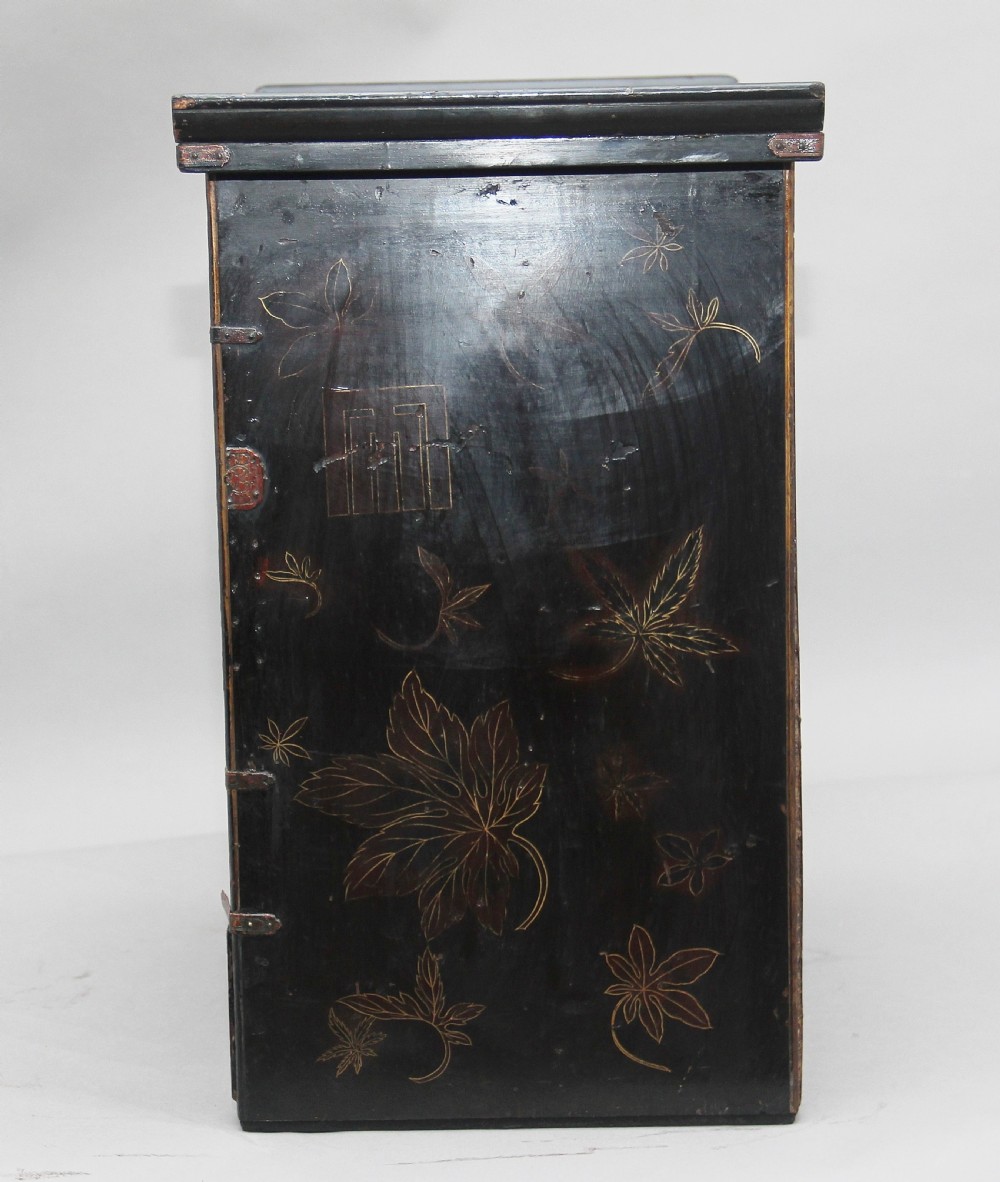 19th Century Japanese parquetry and lacquered cabinet View VII