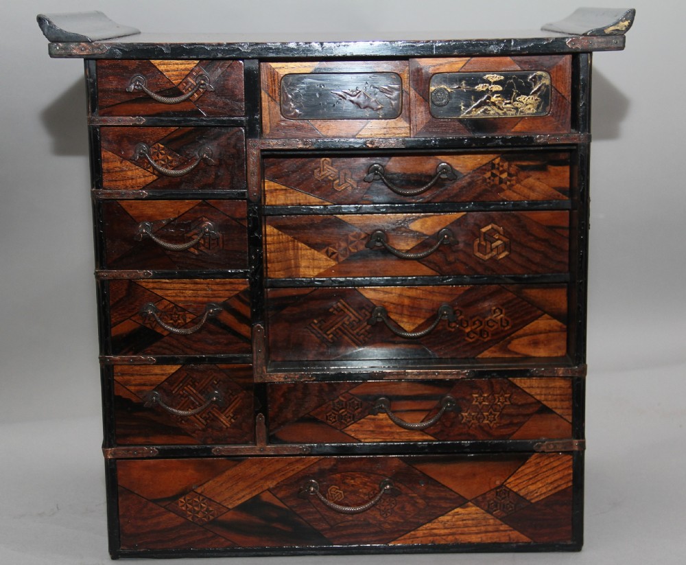 19th Century Japanese parquetry and lacquered cabinet View XI