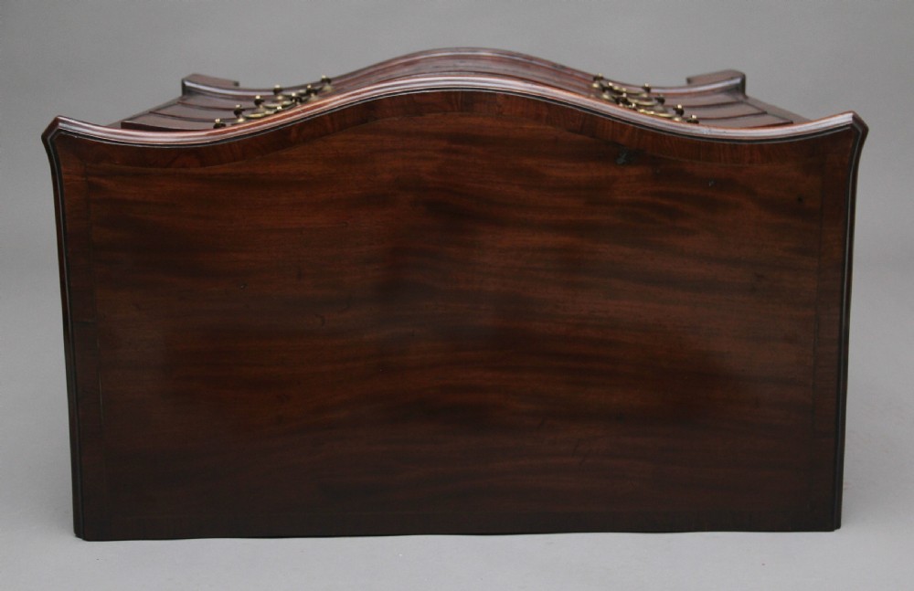 18th Century mahogany serpentine chest of drawers View VII