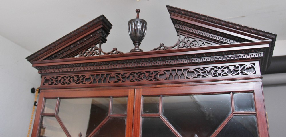 Superb quality 18th Century mahogany bureau bookcase View XVIII