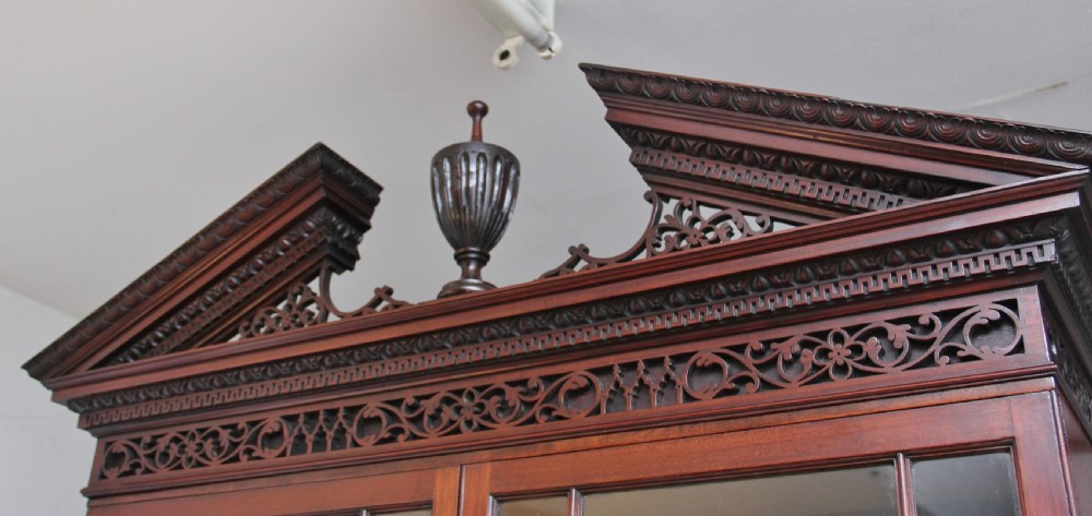 Superb quality 18th Century mahogany bureau bookcase View XIX