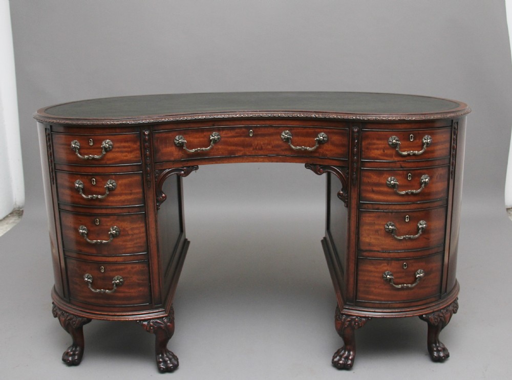Superb quality Edwardian mahogany kidney shaped desk