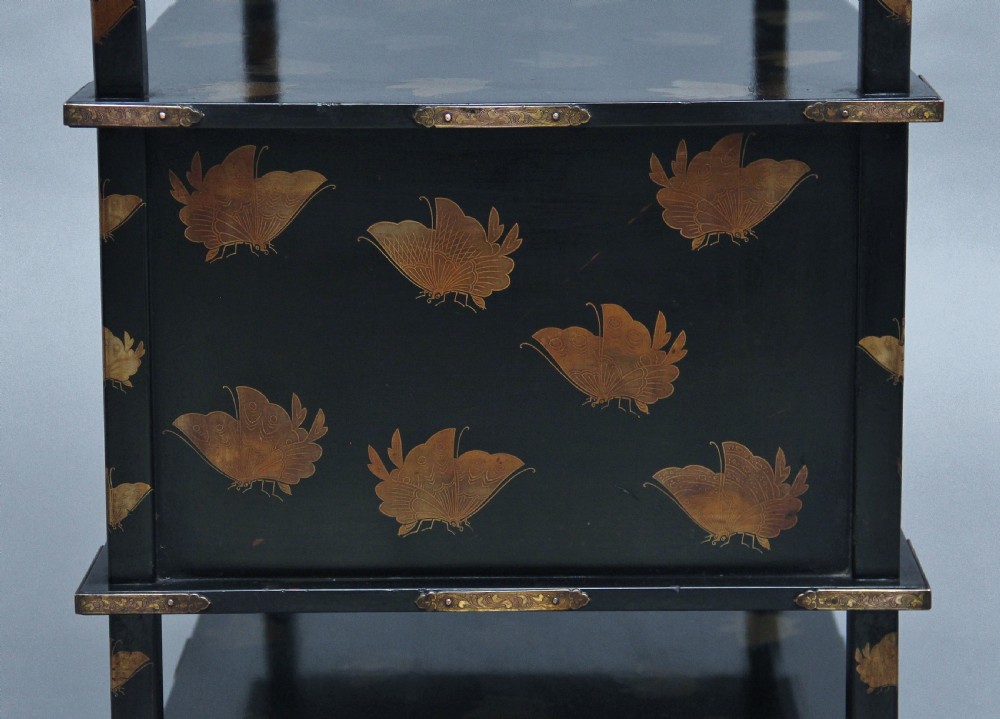 19th Century Japanese lacquered cabinet View VII