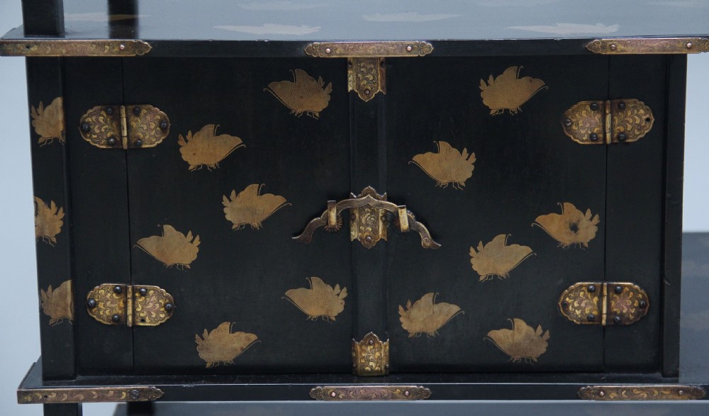 19th Century Japanese lacquered cabinet View XI