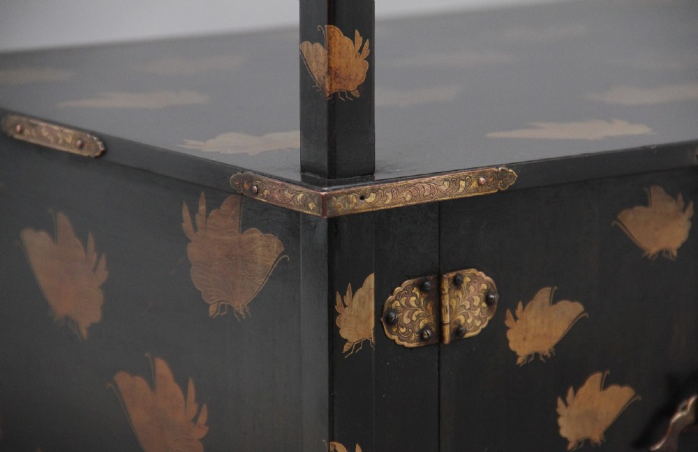 19th Century Japanese lacquered cabinet View XII