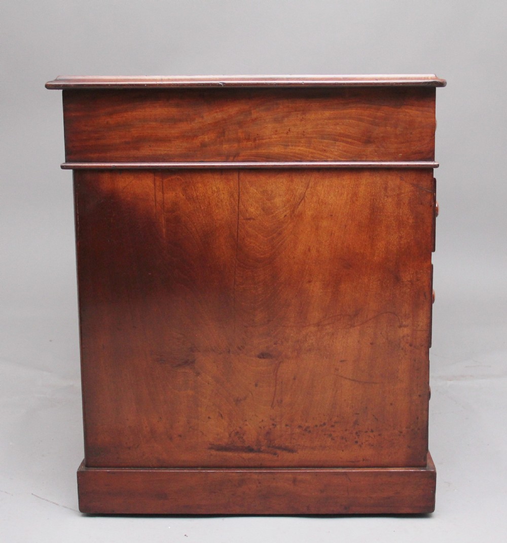 Early 19th Century mahogany pedestal desk View VI