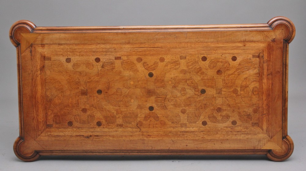 Superb quality 19th Century walnut library table View III