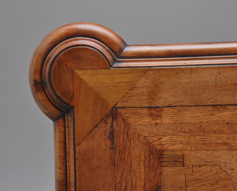 Superb quality 19th Century walnut library table View XI