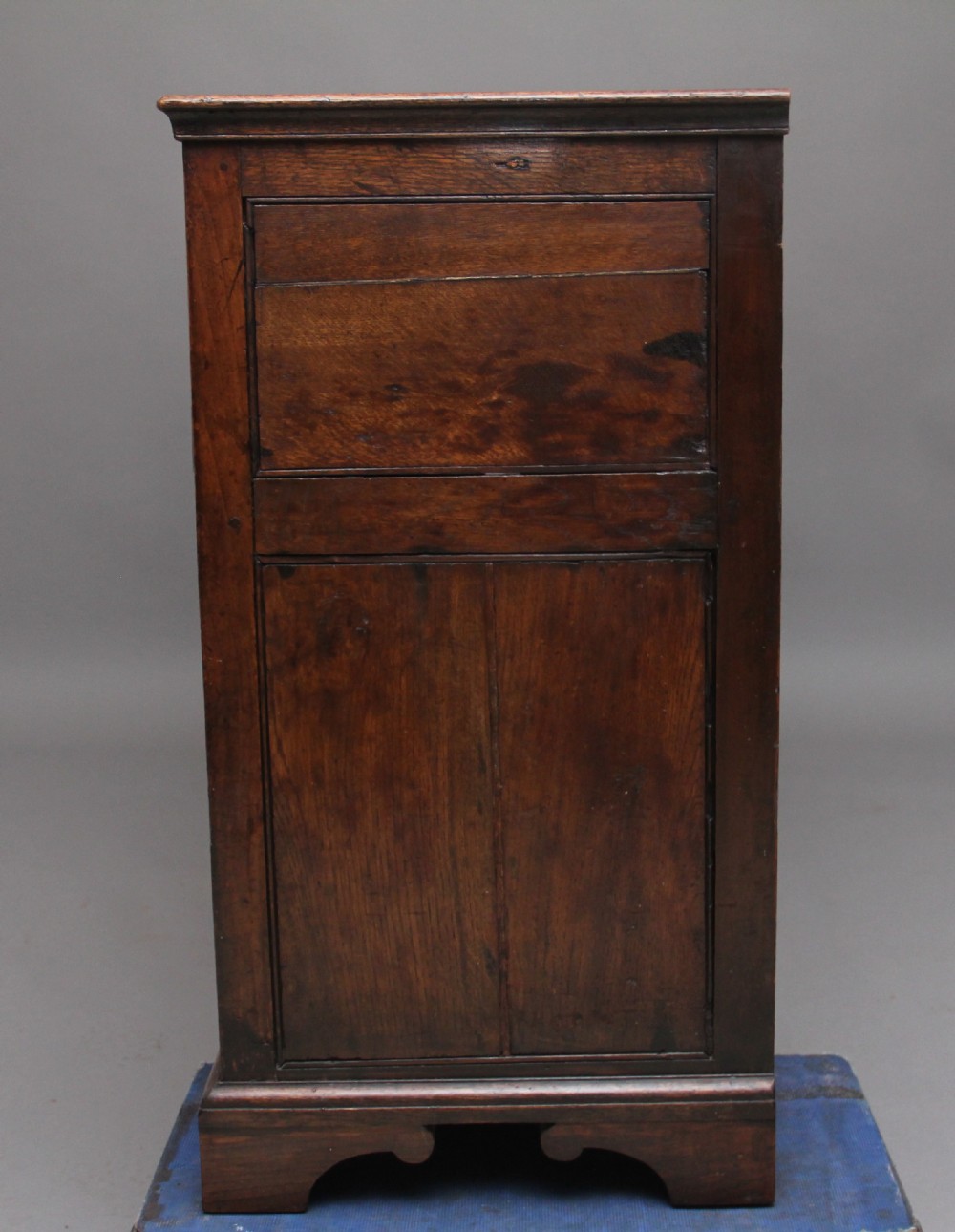 18th Century oak dresser base View VI