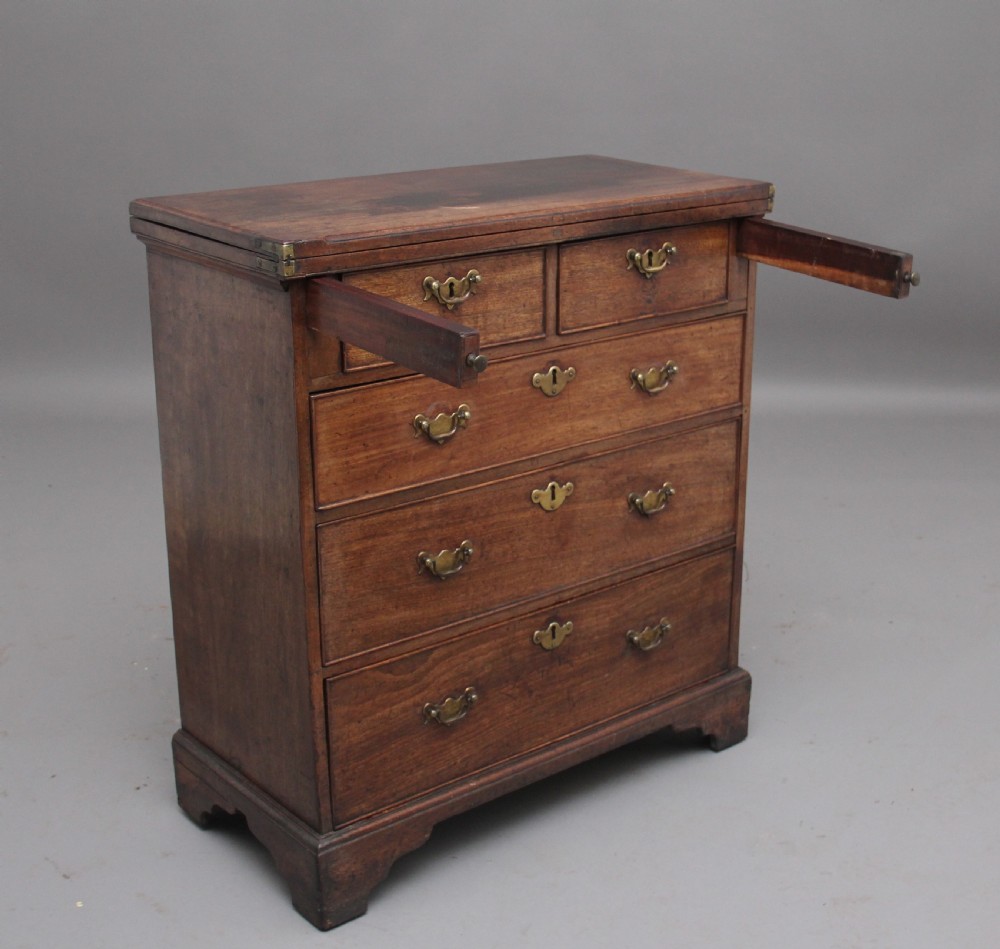 Early 18th Century mahogany bachelor's chest View IV