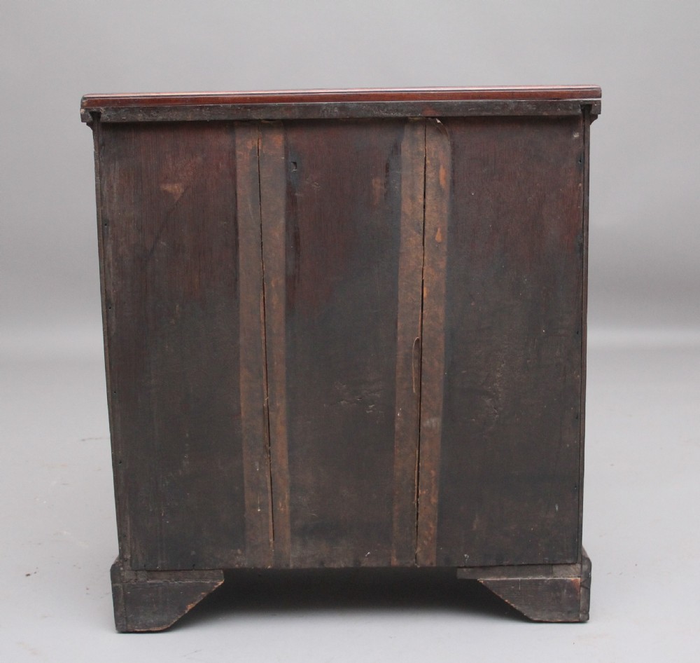 Early 18th Century mahogany bachelor's chest View VII