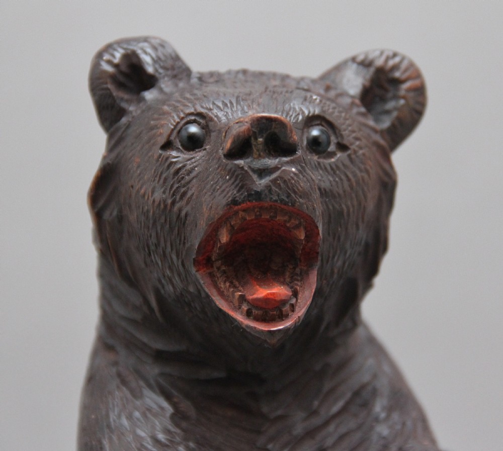 19th Century Black Forest carved bear View VII