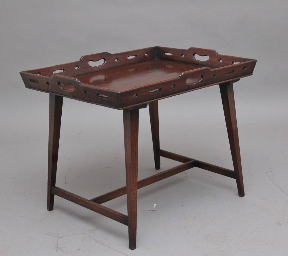 Early 19th Century mahogany tray top table