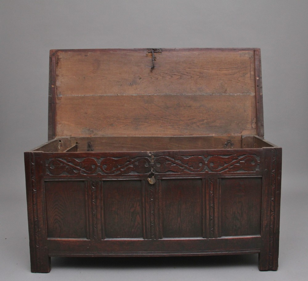 17th Century oak coffer View VII