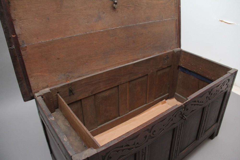 17th Century oak coffer View VIII
