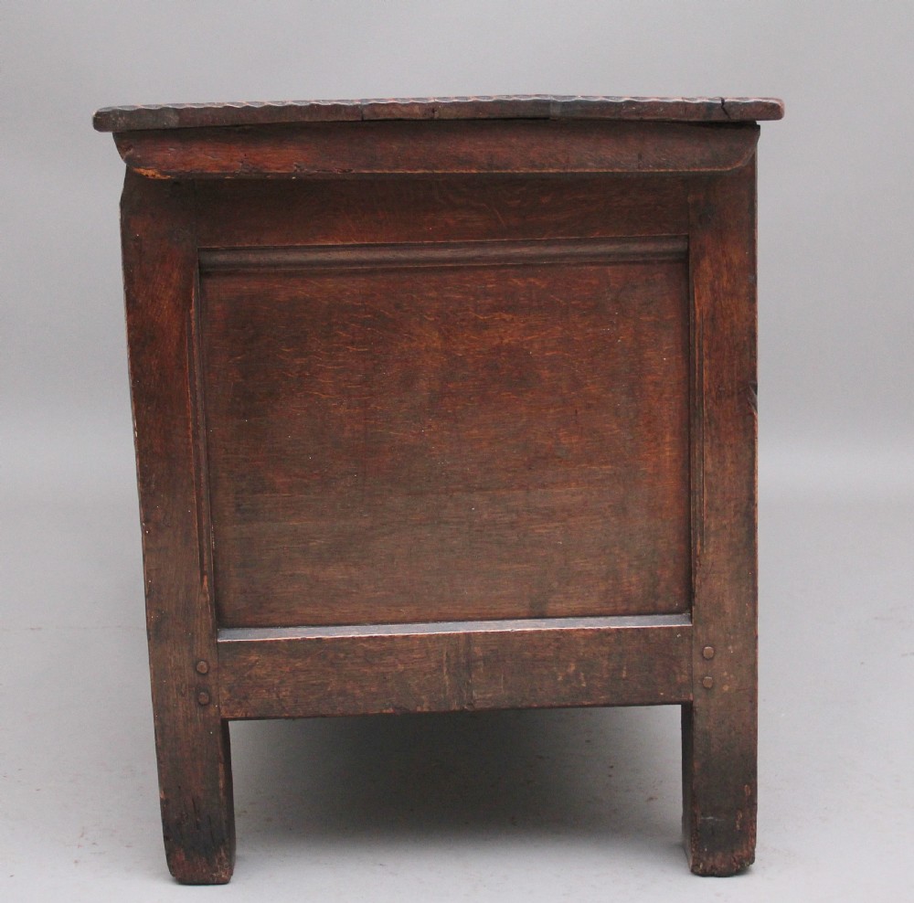 Early 18th Century oak coffer View IV