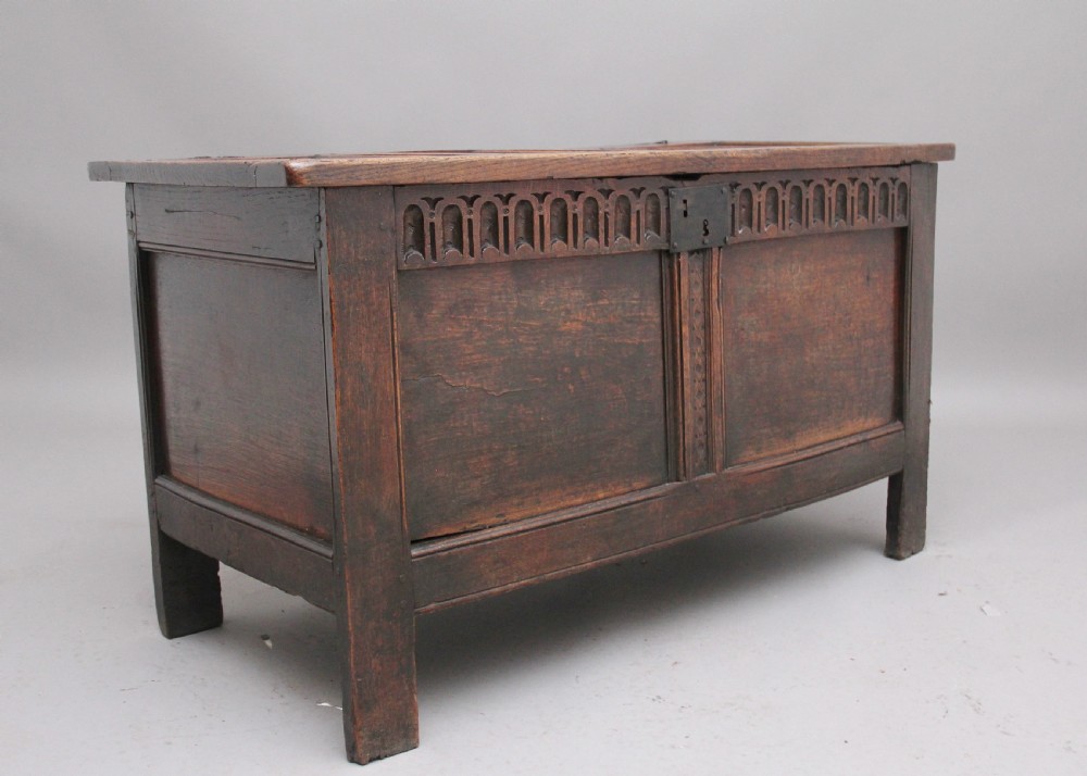 17th Century oak coffer View IV