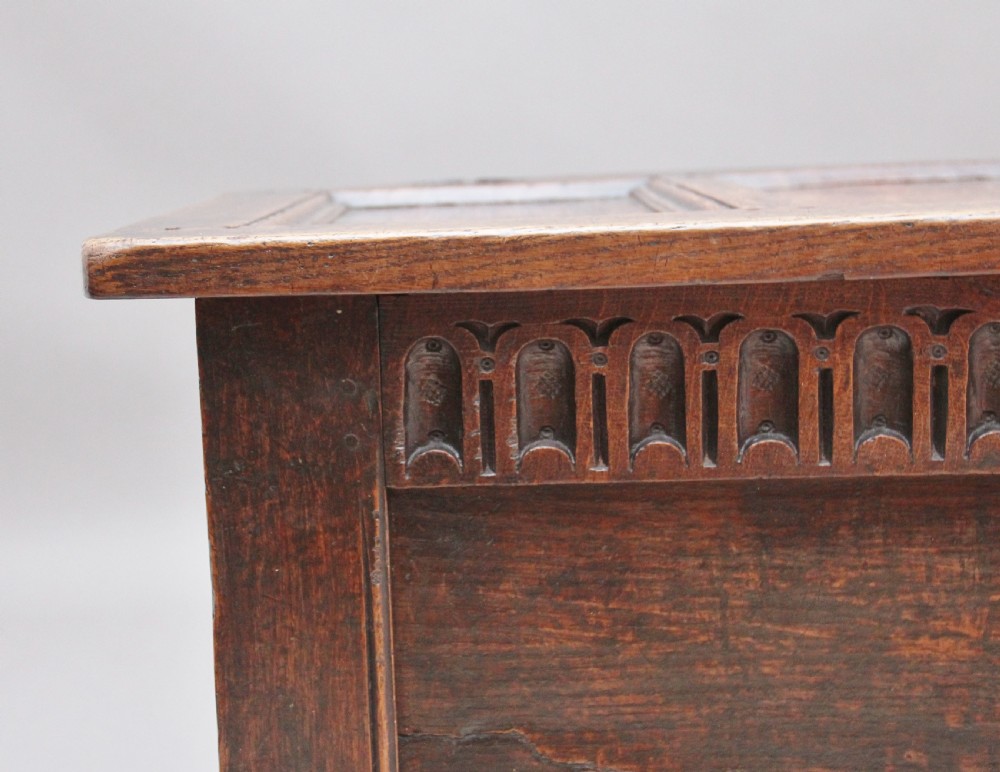 17th Century oak coffer View IX