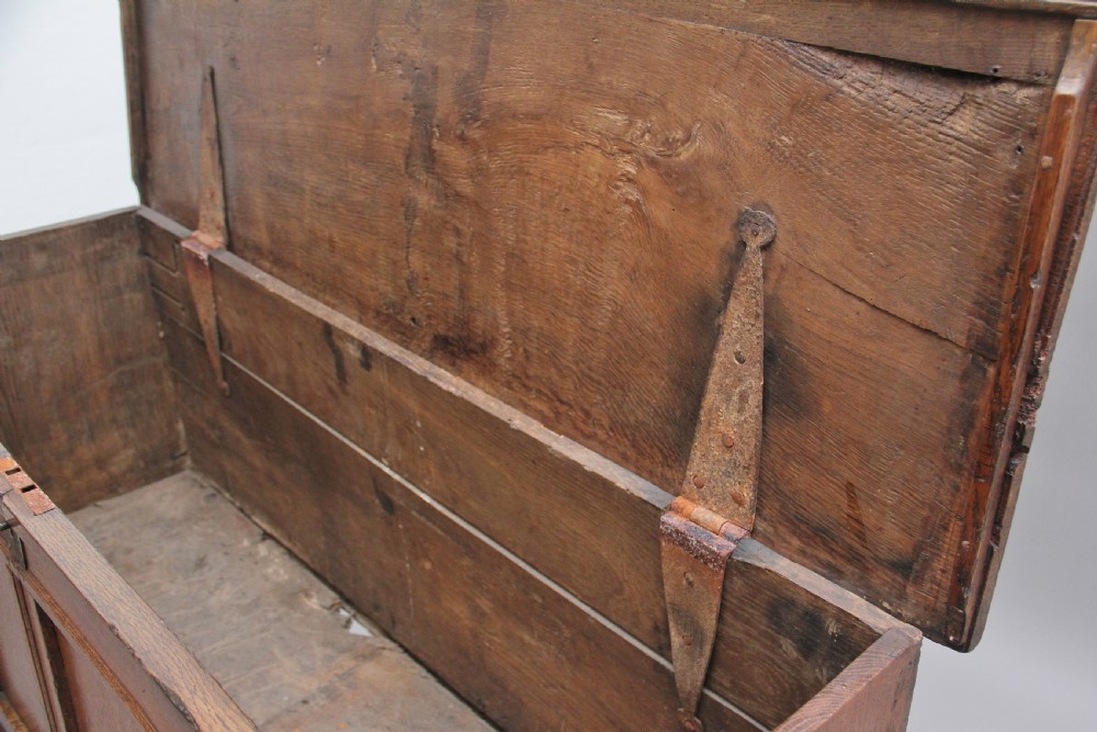 Early 18th Century oak coffer View IV