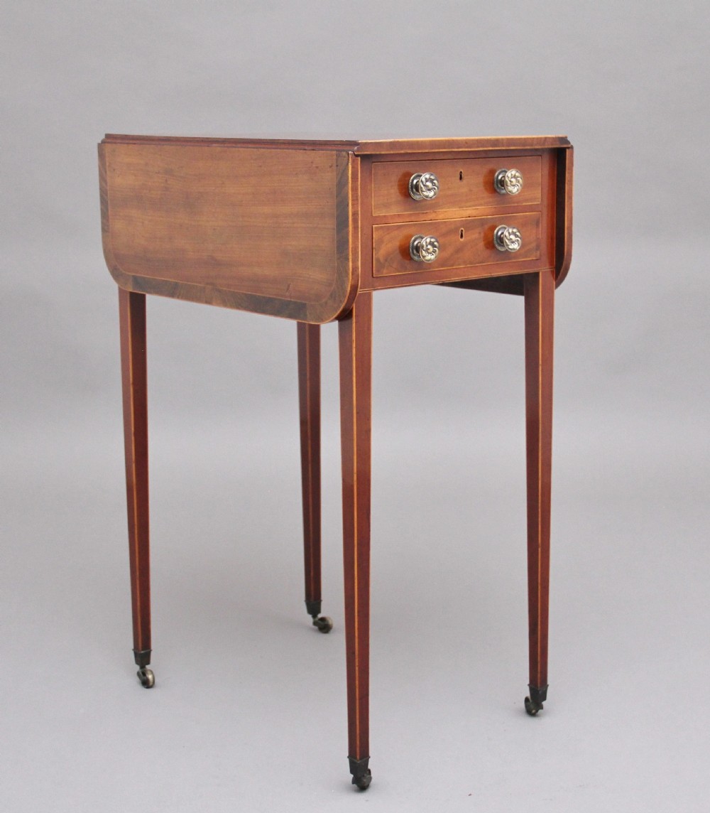 Early 19th Century mahogany Pembroke table