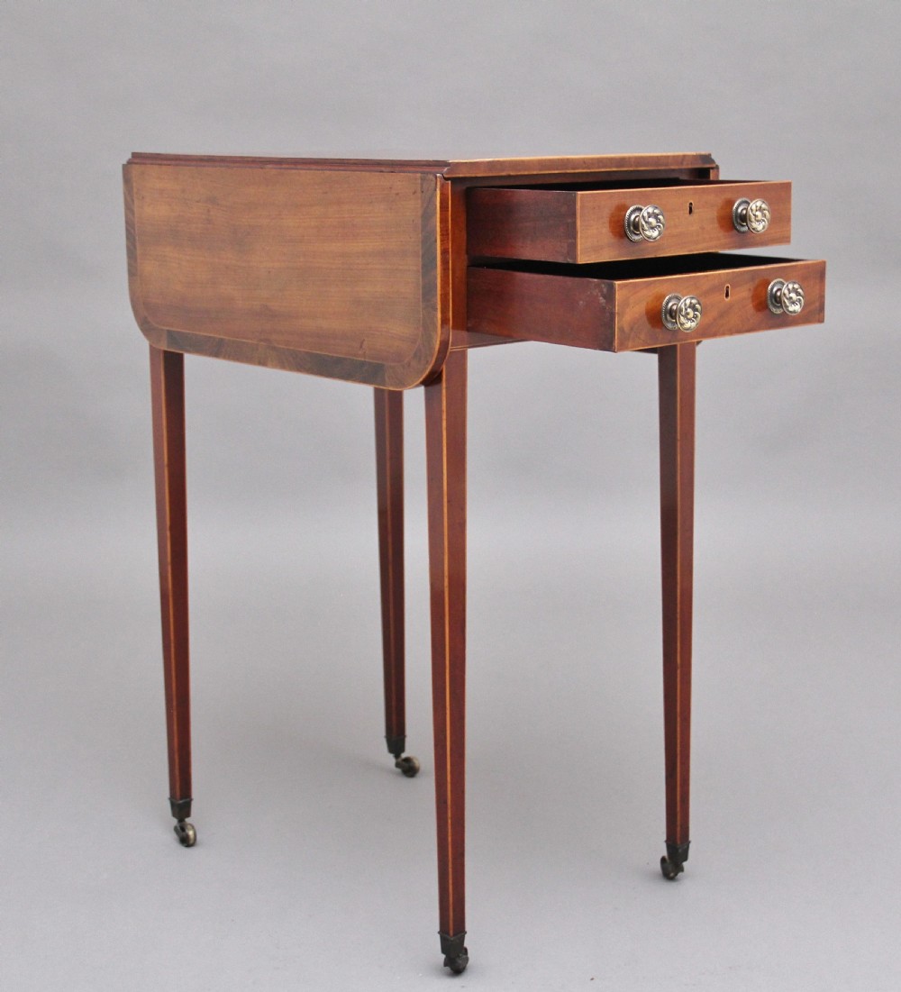 Early 19th Century mahogany Pembroke table View II