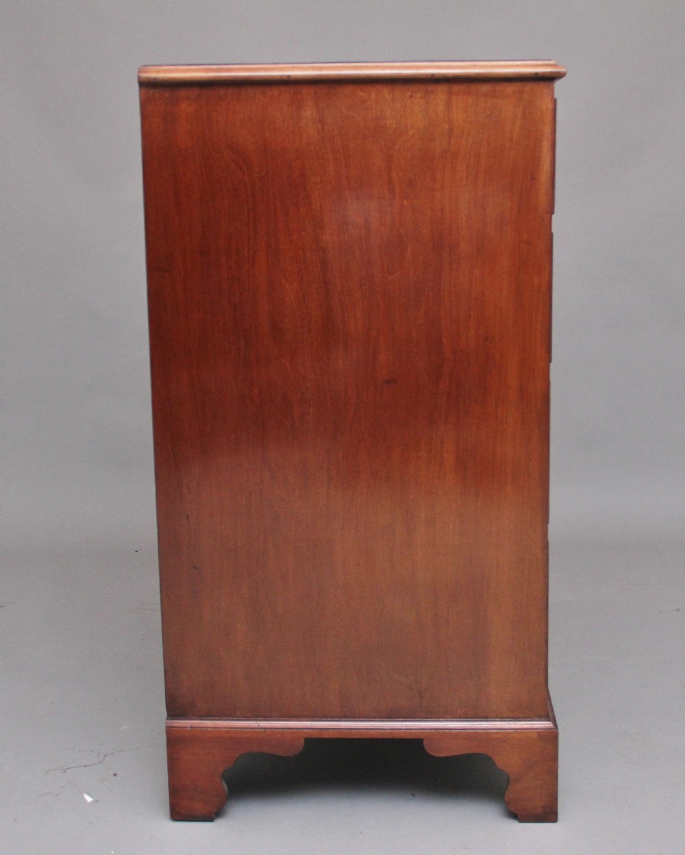 18th Century mahogany chest of drawers View IV