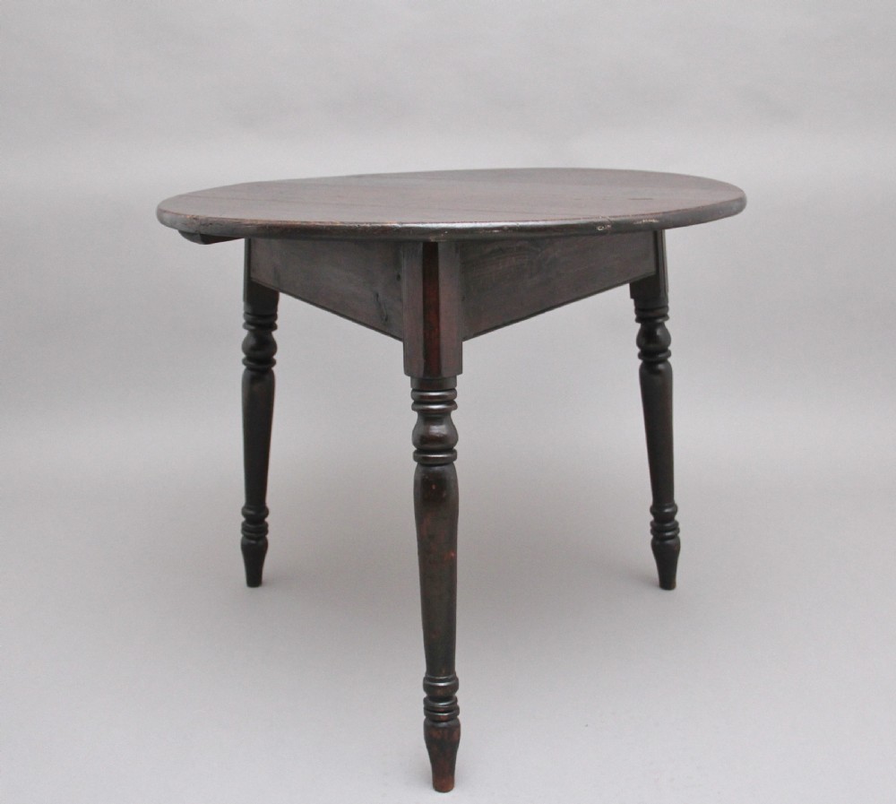 Early 19th Century oak and pine cricket table
