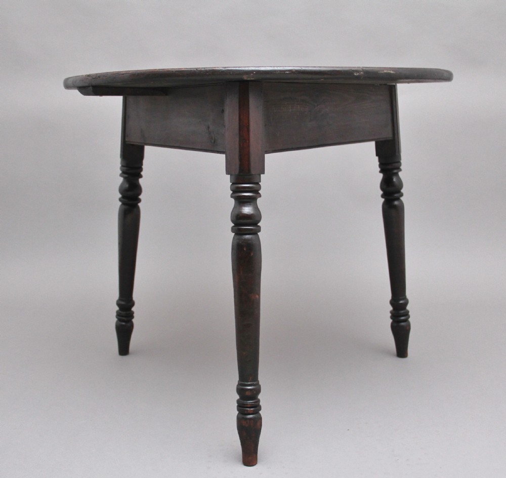 Early 19th Century oak and pine cricket table View II