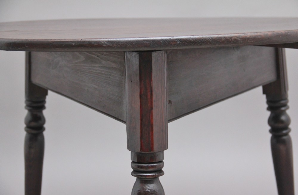 Early 19th Century oak and pine cricket table View VI