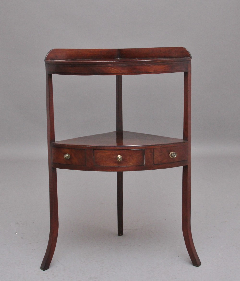 Early 19th Century mahogany corner table