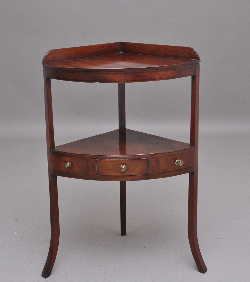 Early 19th Century mahogany corner table View III