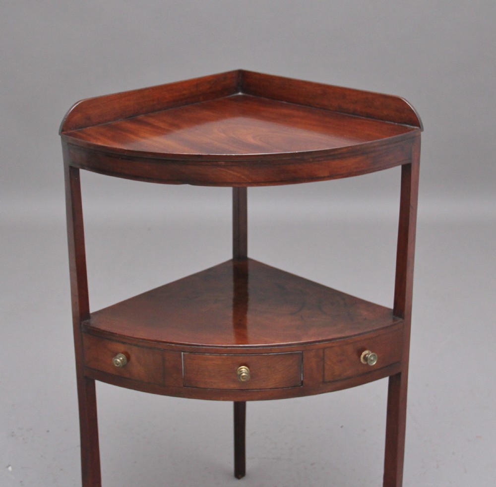 Early 19th Century mahogany corner table View V