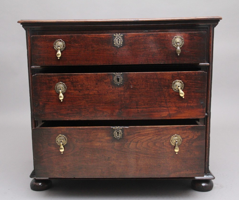 Early 18th Century oak chest View II