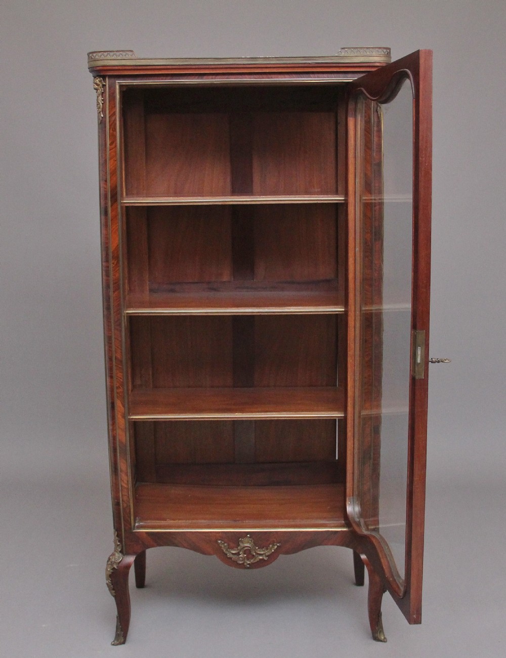 19th Century French Kingwood display cabinet View IV
