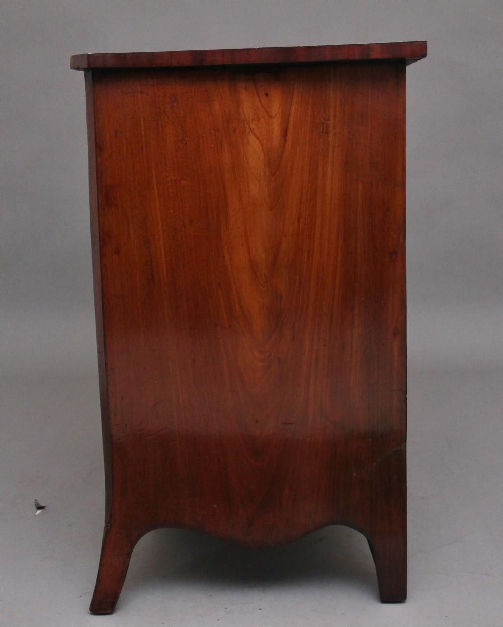 18th Century mahogany serpentine chest of drawers View IV