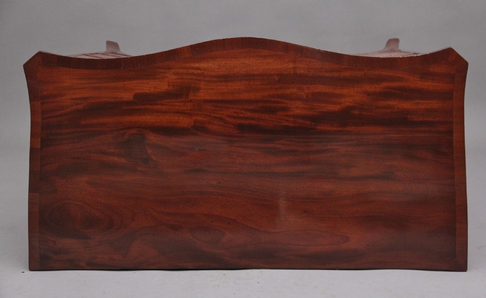 18th Century mahogany serpentine chest of drawers View VII