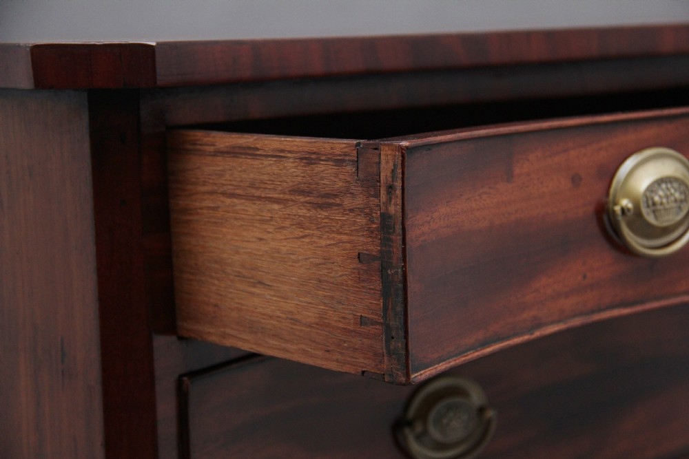 18th Century mahogany serpentine chest of drawers View XI