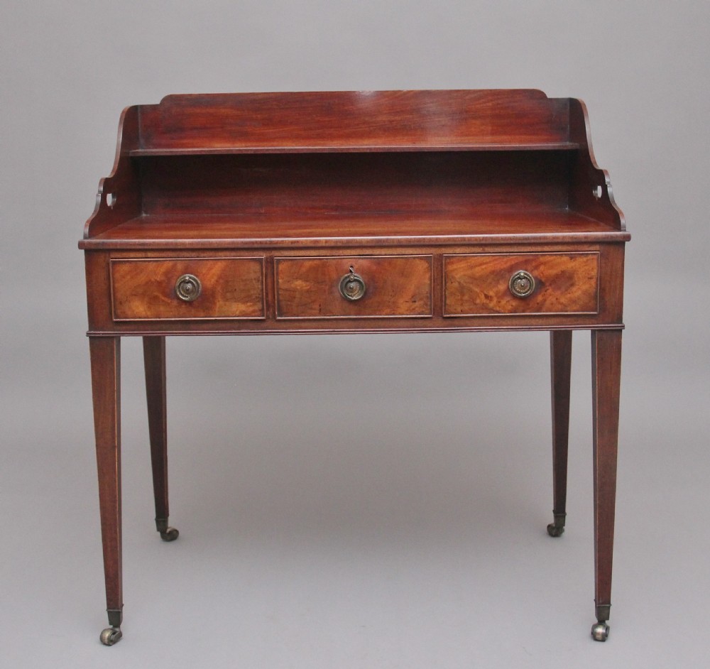 Early 19th Century mahogany writing table