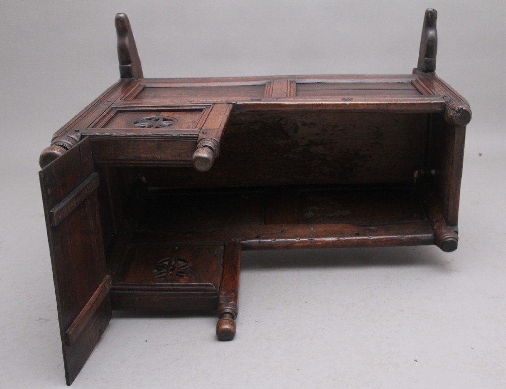 17th Century oak cradle  View VIII