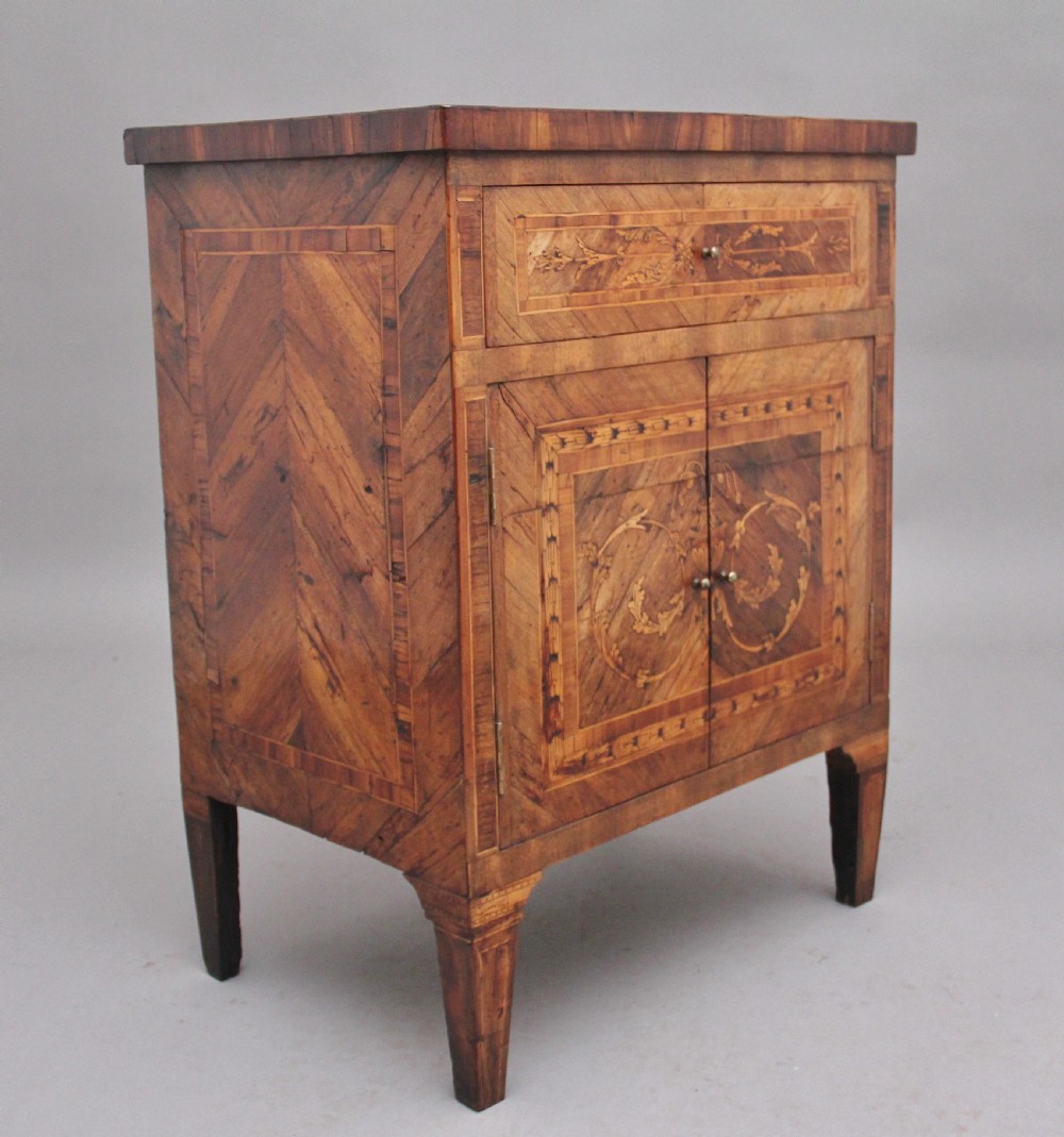18th Century Italian Kingwood cabinet View VI