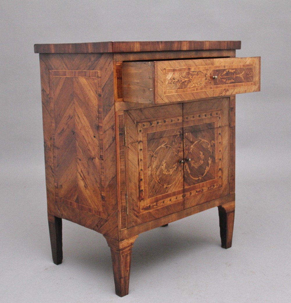 18th Century Italian Kingwood cabinet View VII